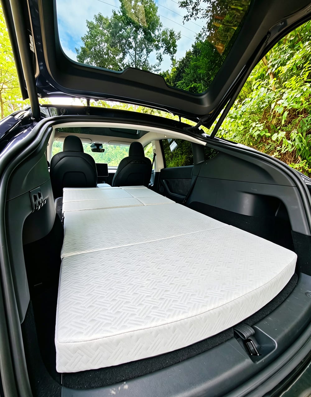 Car Mattress, Fully laid in Model Y rear trunk real usage AW-CM2-STD Aegiswarn in-car photo
