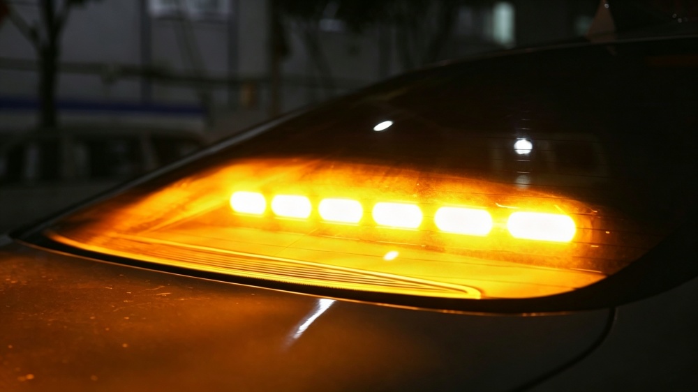 Traffic Advisor Light Bar Warning Vehicle Emergency Light Window Lens Close Up AW-TA01 Aegiswarn